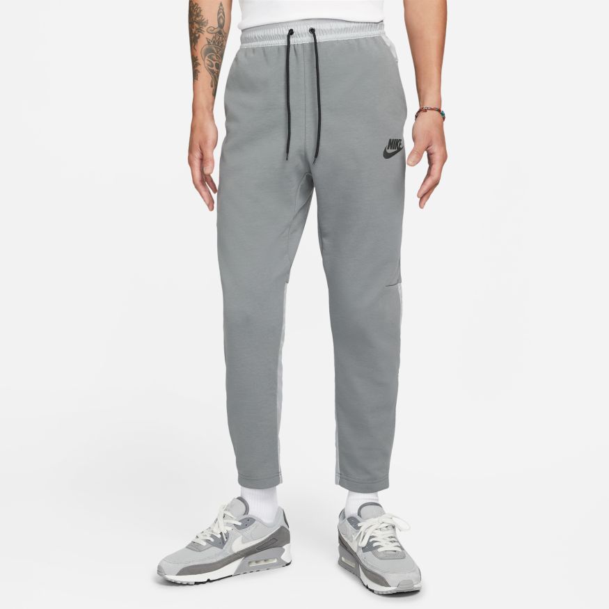 Pantalon Nike Sportswear Tech Essentials - Gris